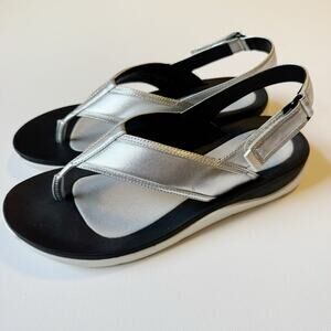 Clarks Silver Flip Flop Sandals with Strap Women's Size 9